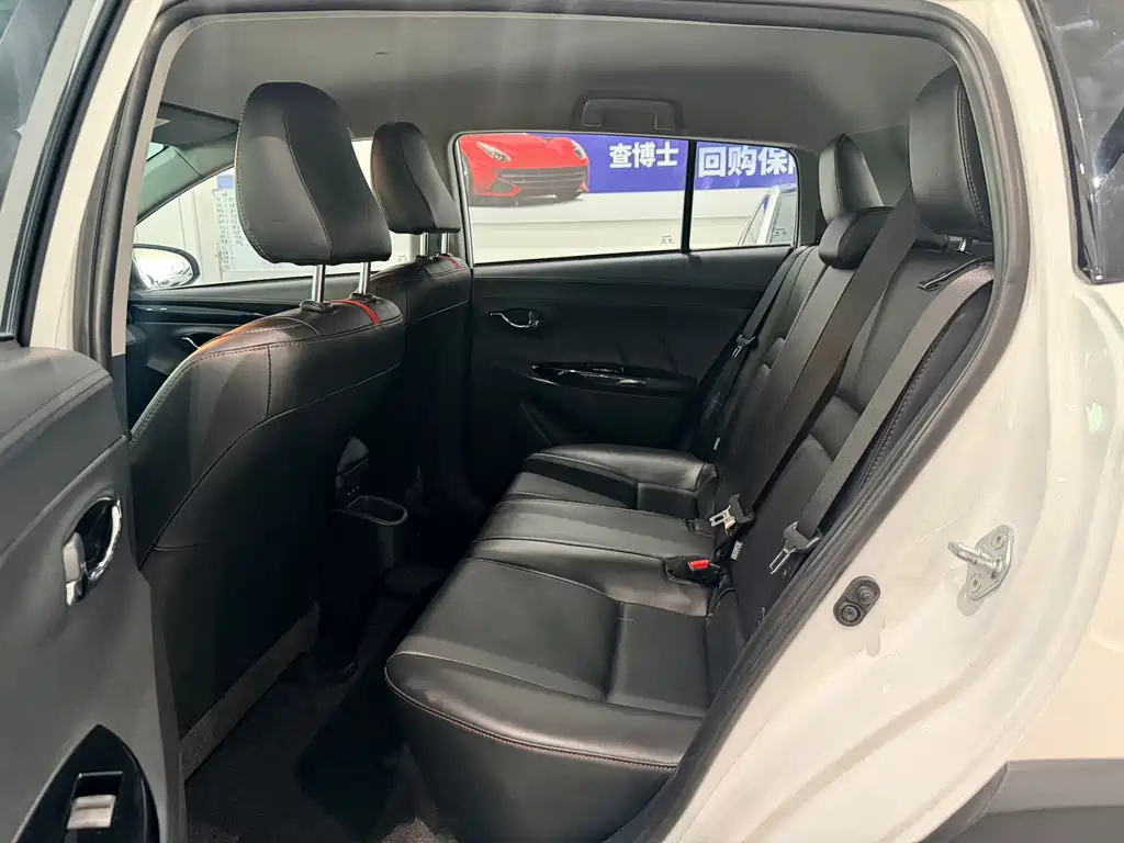 Toyota Yaris L — фото 8