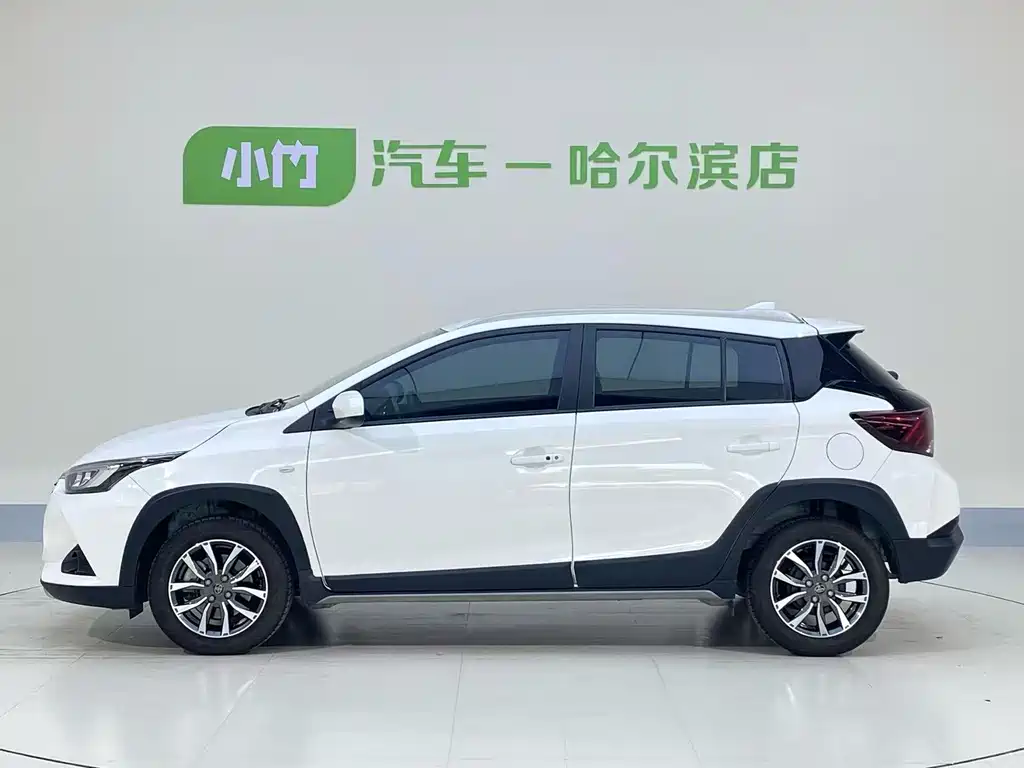 Toyota Yaris L — фото 2
