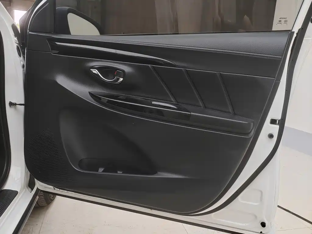 Toyota Yaris L — фото 23