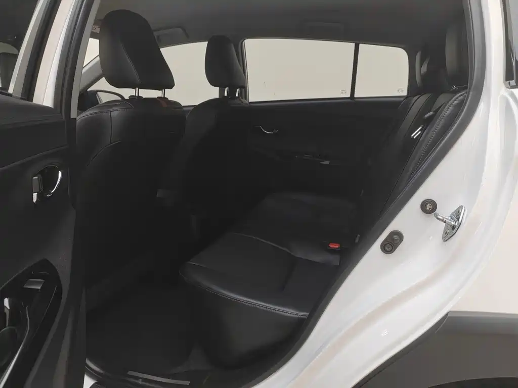 Toyota Yaris L — фото 10