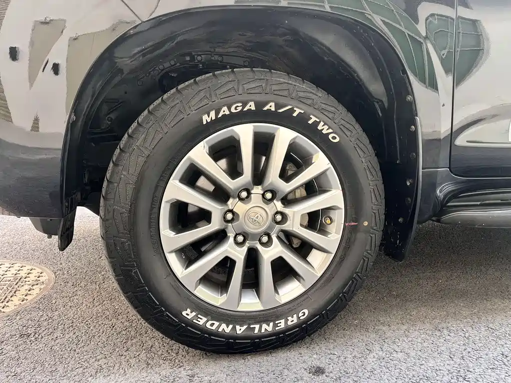 Toyota Prado — фото 3