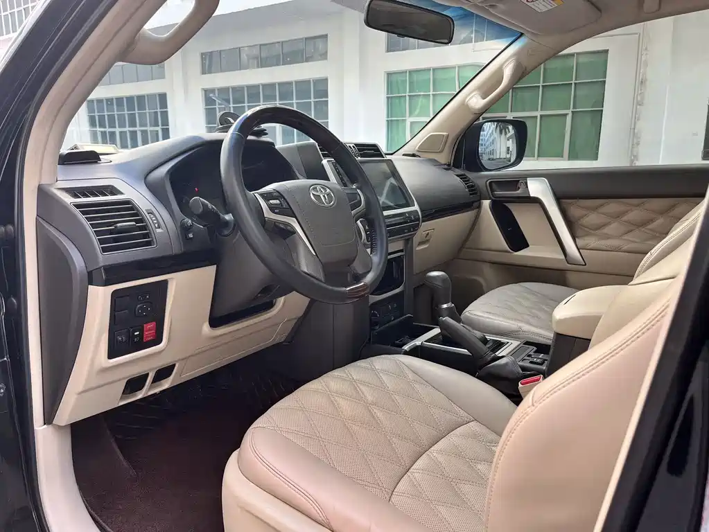 Toyota Prado — фото 10