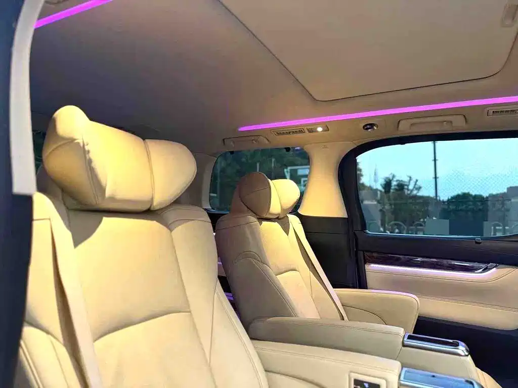Toyota Alphard — фото 8