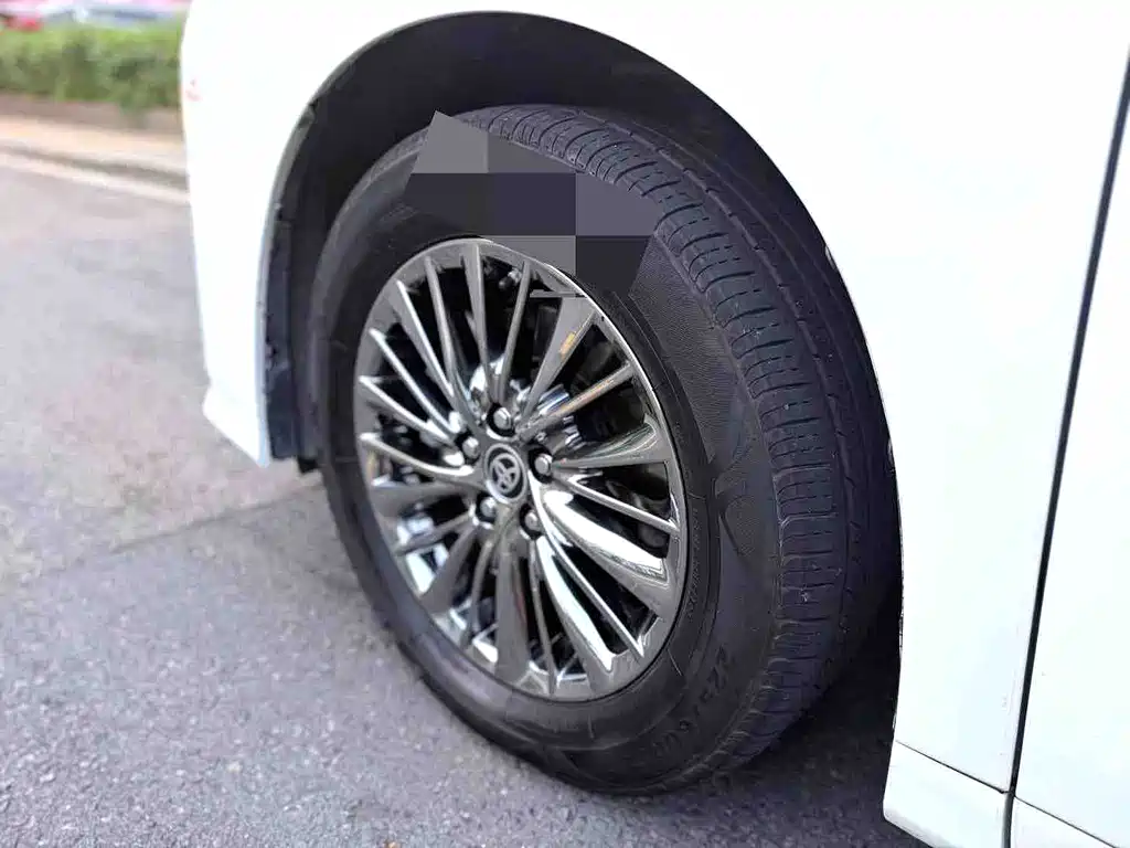 Toyota Alphard — фото 10
