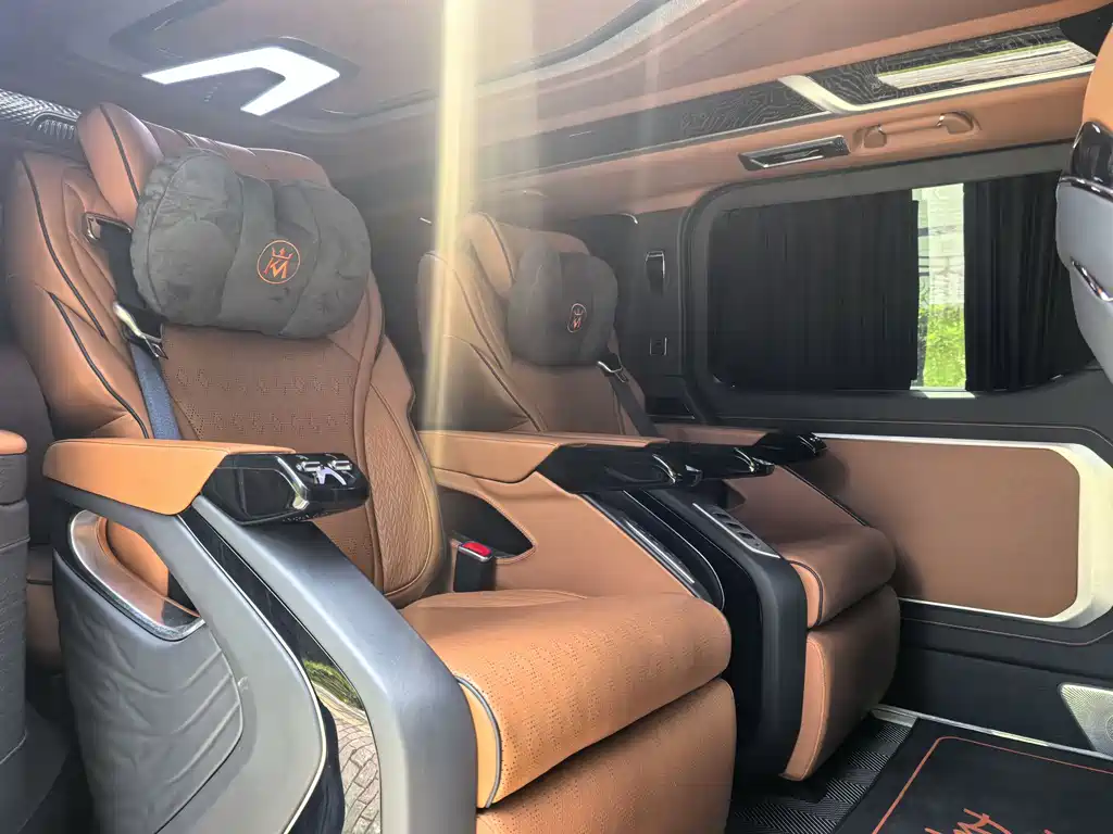 Toyota Hiace — фото 11