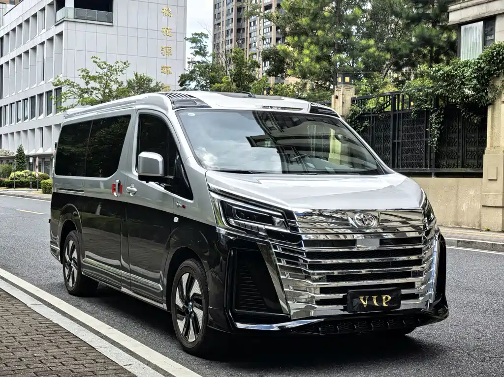 Toyota Hiace — фото 3