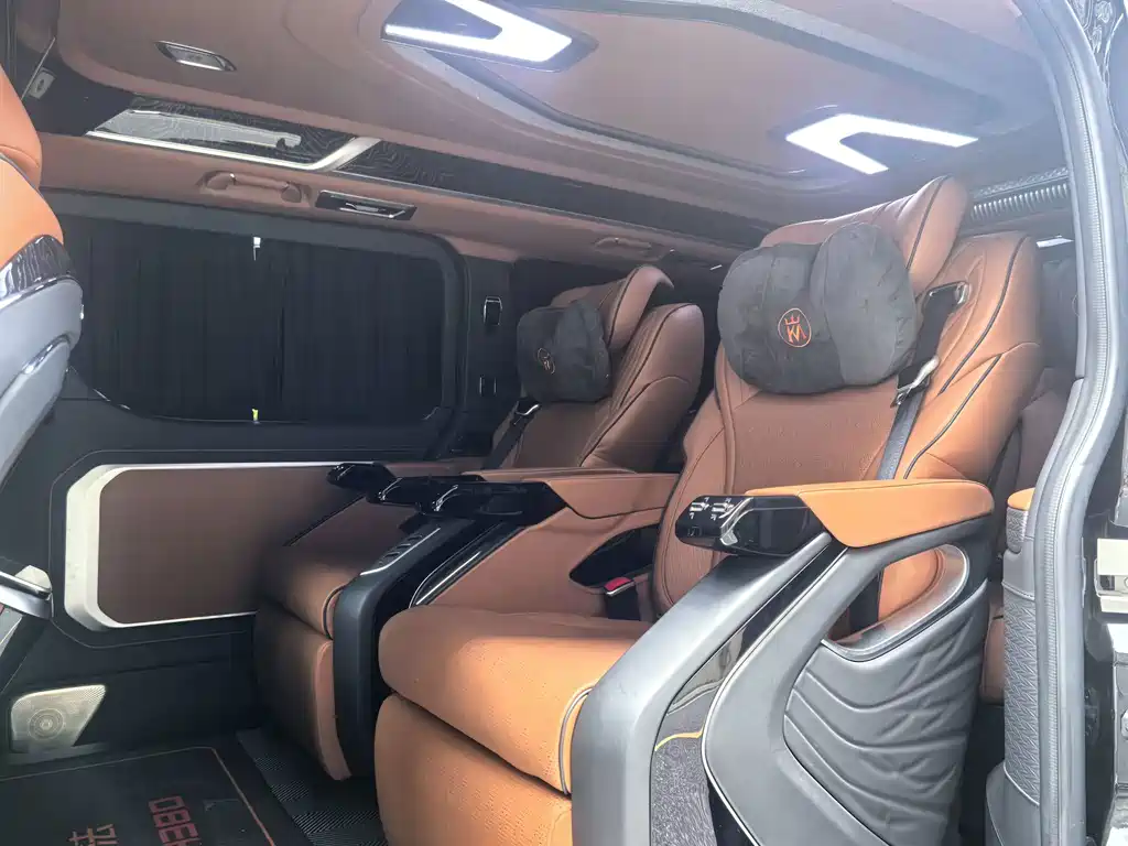 Toyota Hiace — фото 10