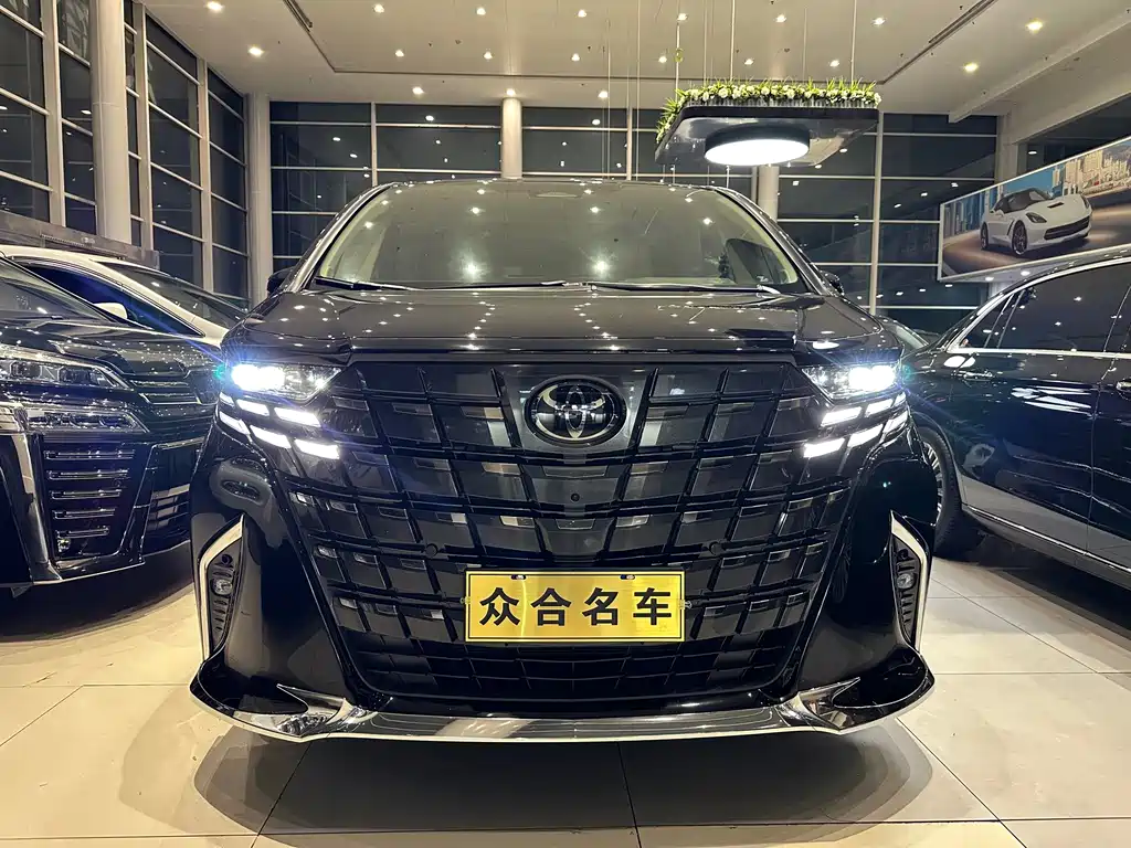 Toyota Alphard — фото 2