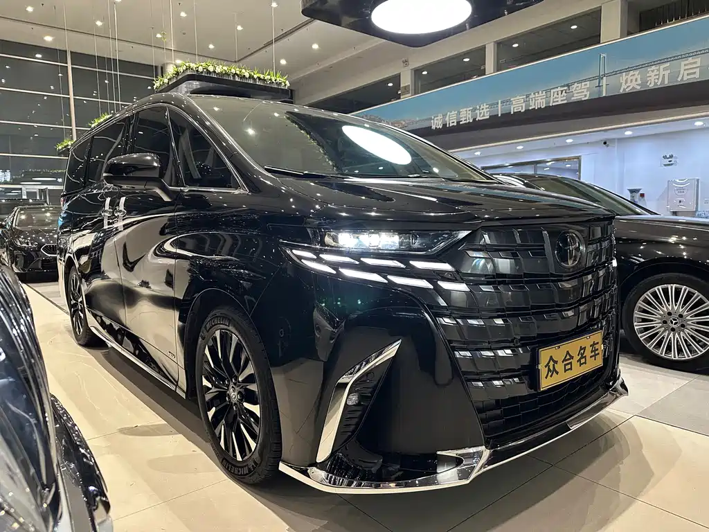Toyota Alphard — фото 3