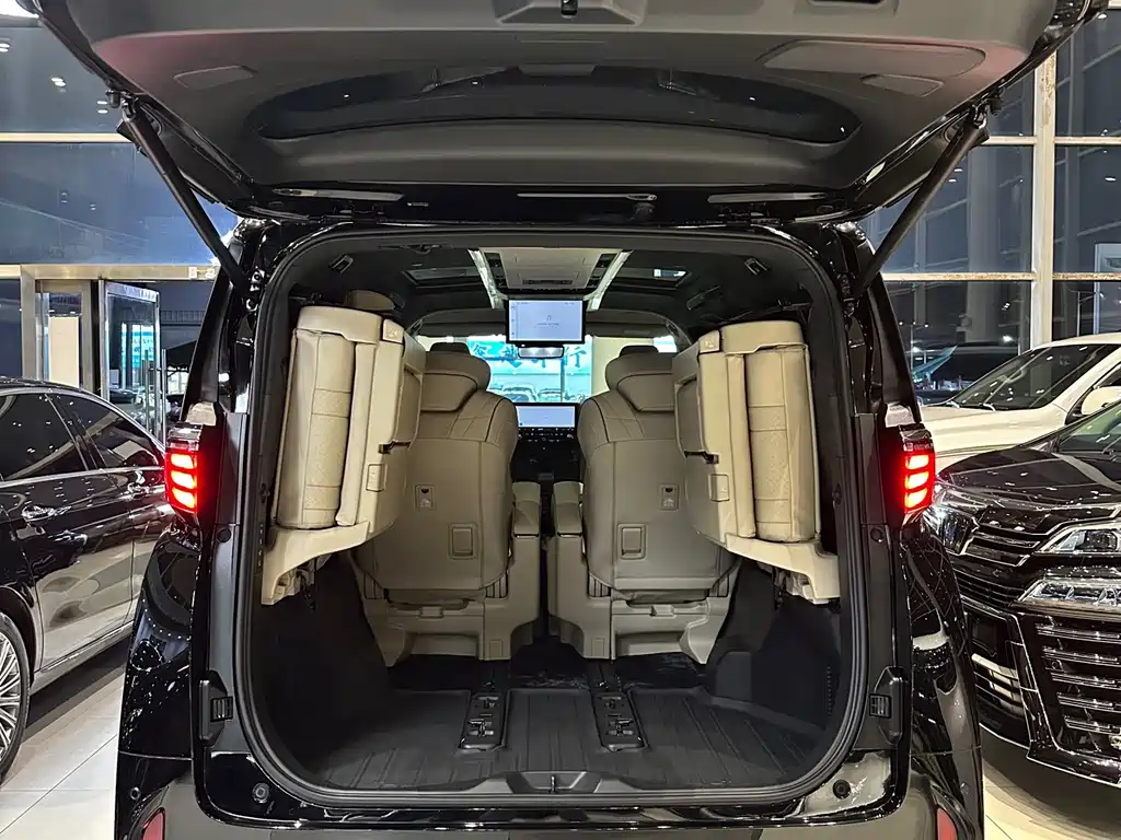 Toyota Alphard — фото 23