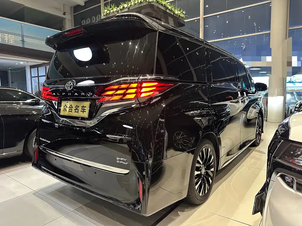 Toyota Alphard — фото 6