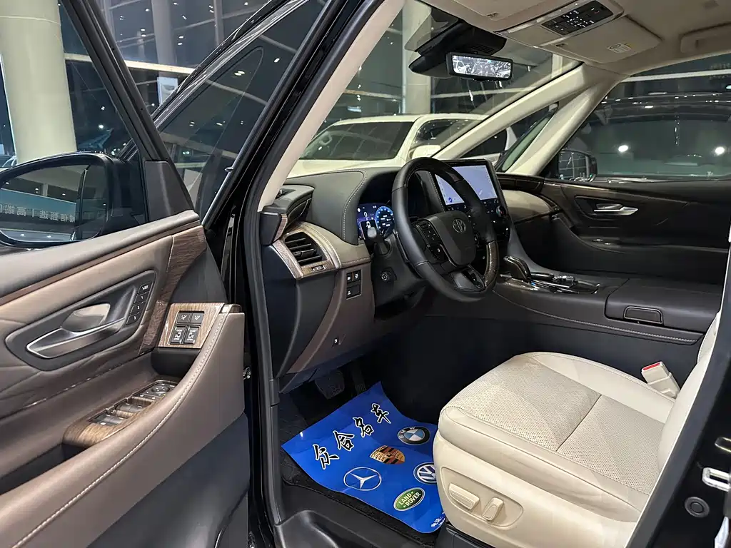 Toyota Alphard — фото 7