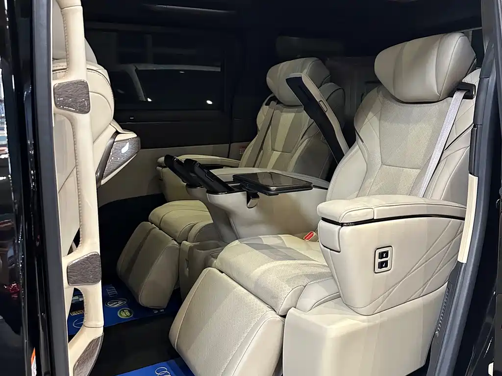 Toyota Alphard — фото 8