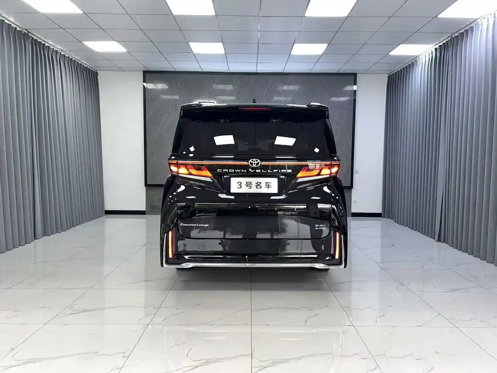 Toyota Vellfire — фото 2
