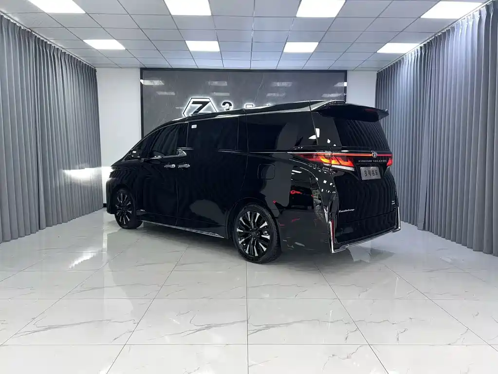 Toyota Vellfire — фото 5