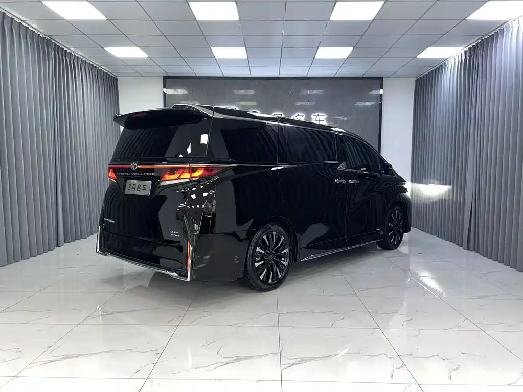 Toyota Vellfire — фото 6