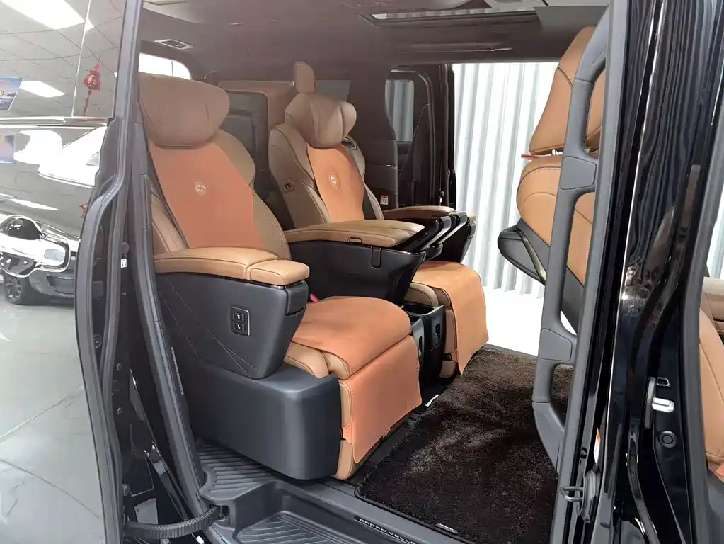 Toyota Vellfire — фото 10