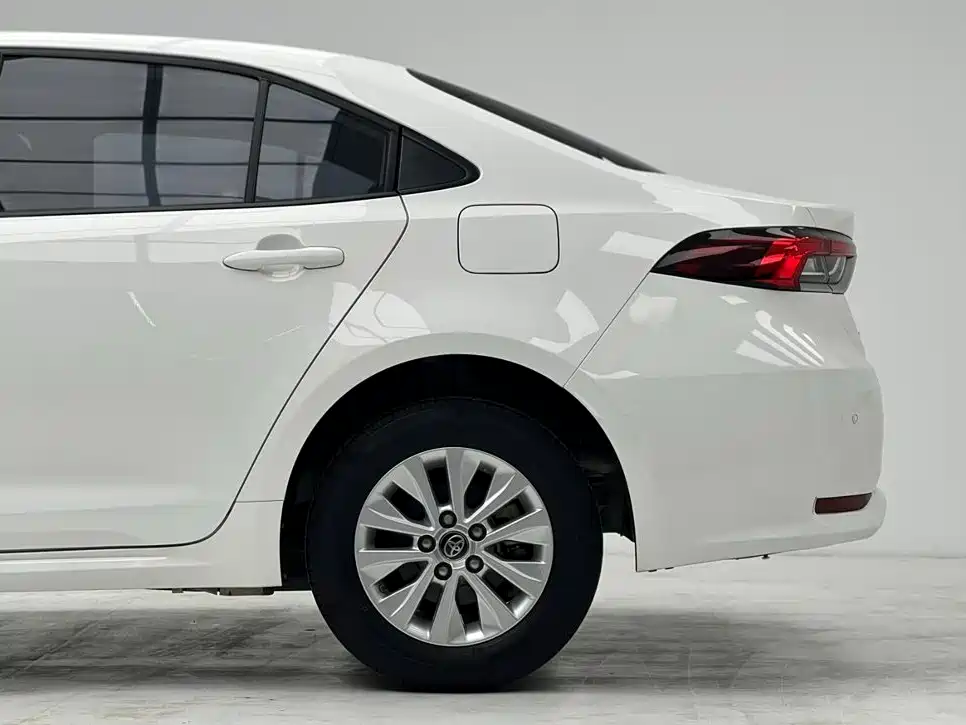 Toyota Corolla — фото 13
