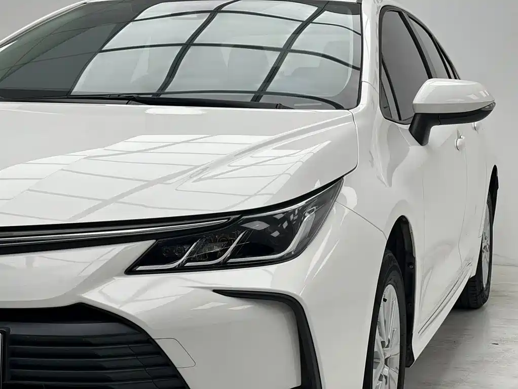 Toyota Corolla — фото 5