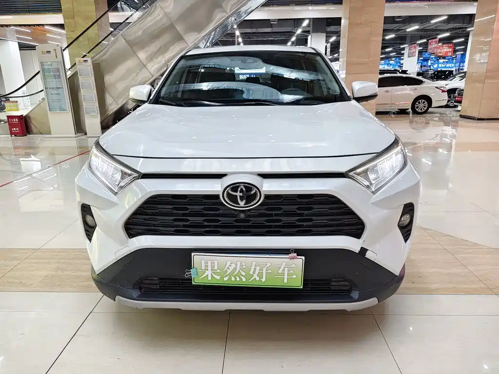 Toyota RAV4 — фото 2