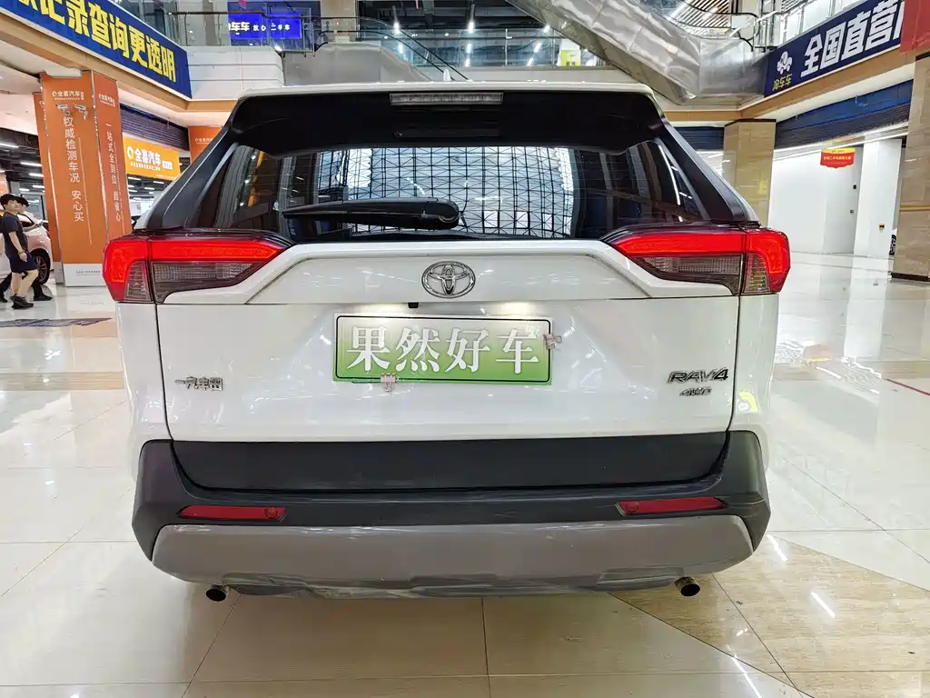 Toyota RAV4 — фото 6