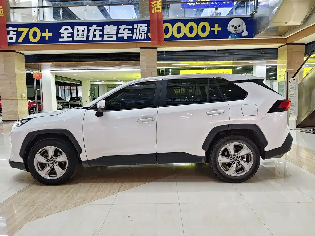 Toyota RAV4 — фото 8