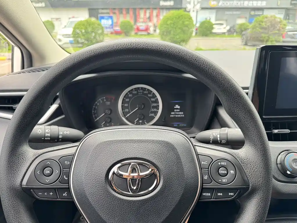 Toyota Corolla — фото 10