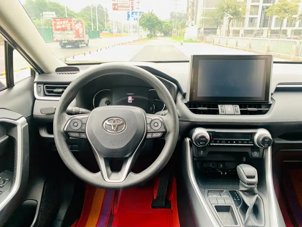 Toyota RAV4 — фото 14