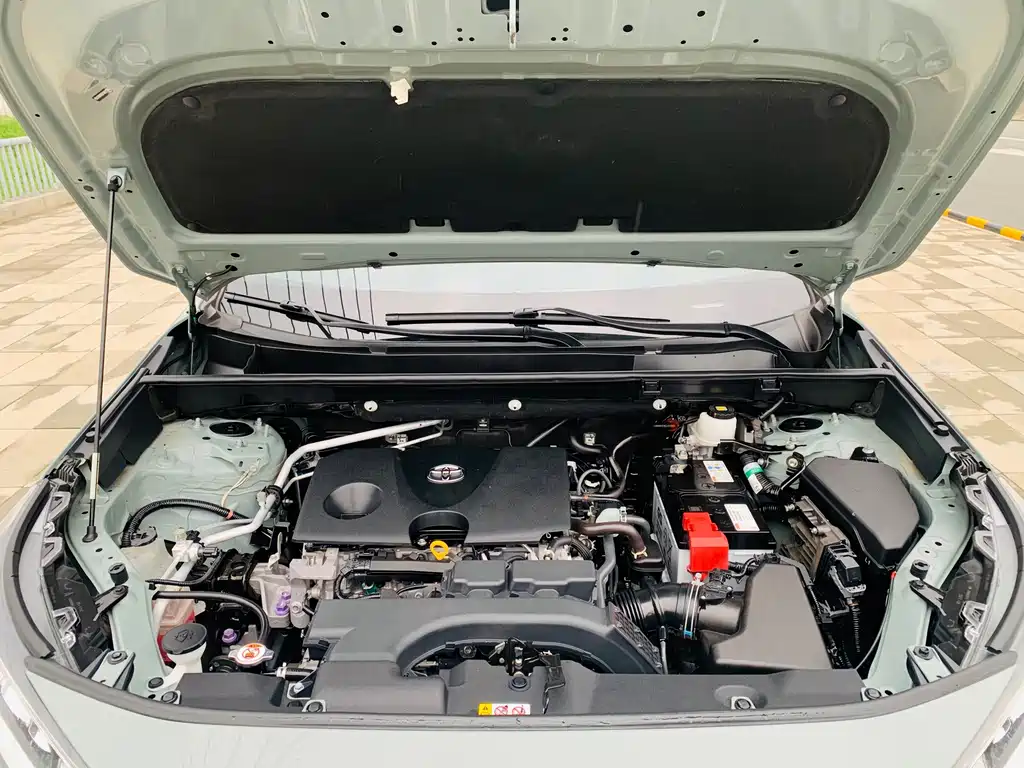 Toyota RAV4 — фото 15