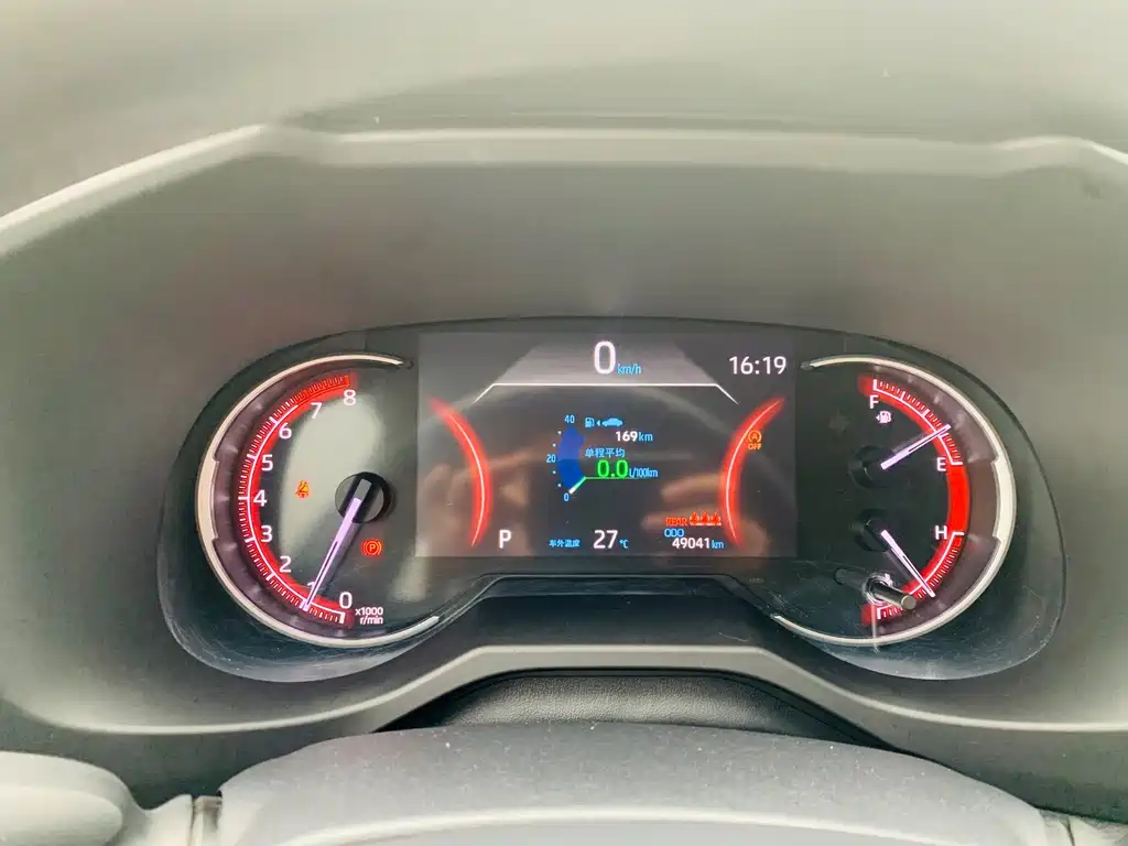 Toyota RAV4 — фото 17