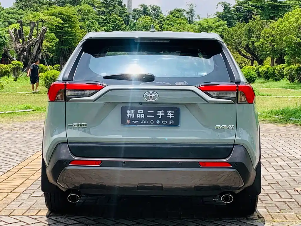 Toyota RAV4 — фото 5
