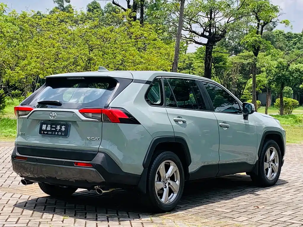Toyota RAV4 — фото 6