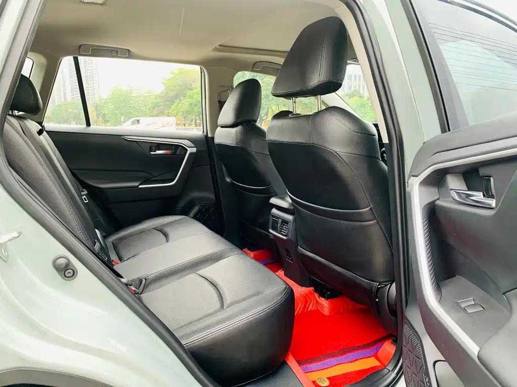 Toyota RAV4 — фото 10