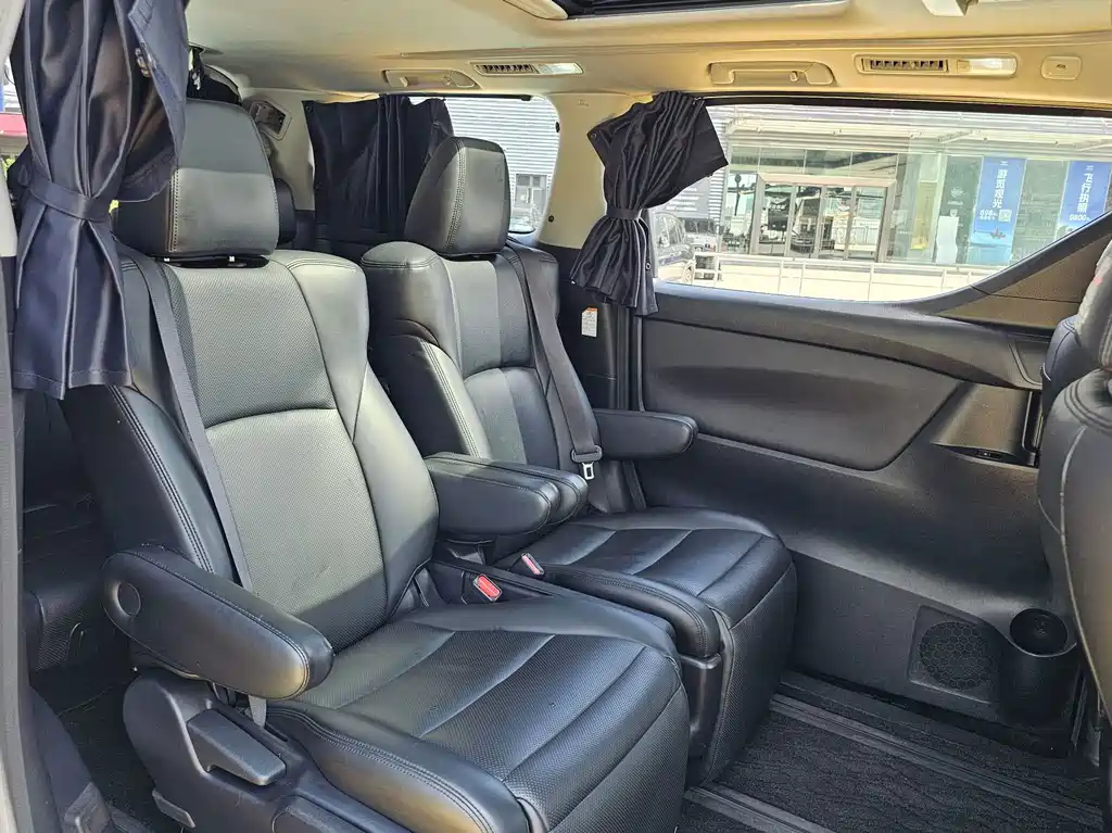 Toyota Vellfire — фото 11