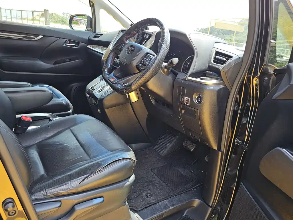 Toyota Vellfire — фото 7