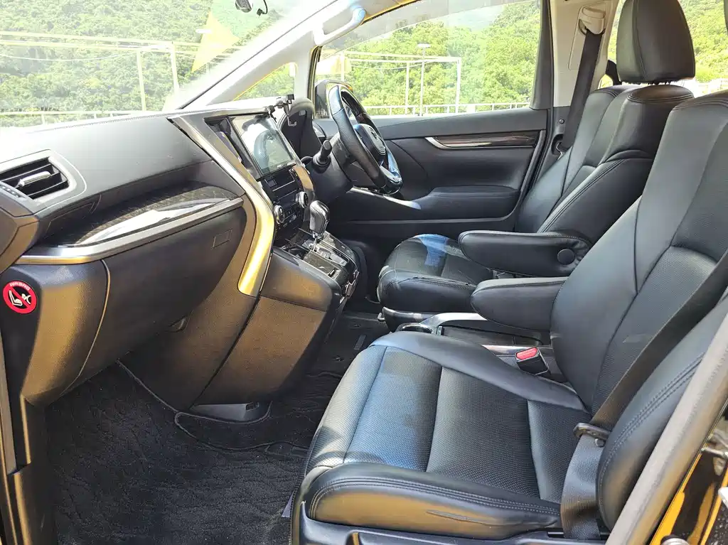 Toyota Vellfire — фото 8