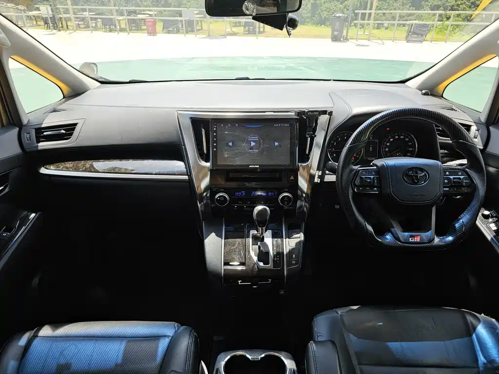 Toyota Vellfire — фото 9