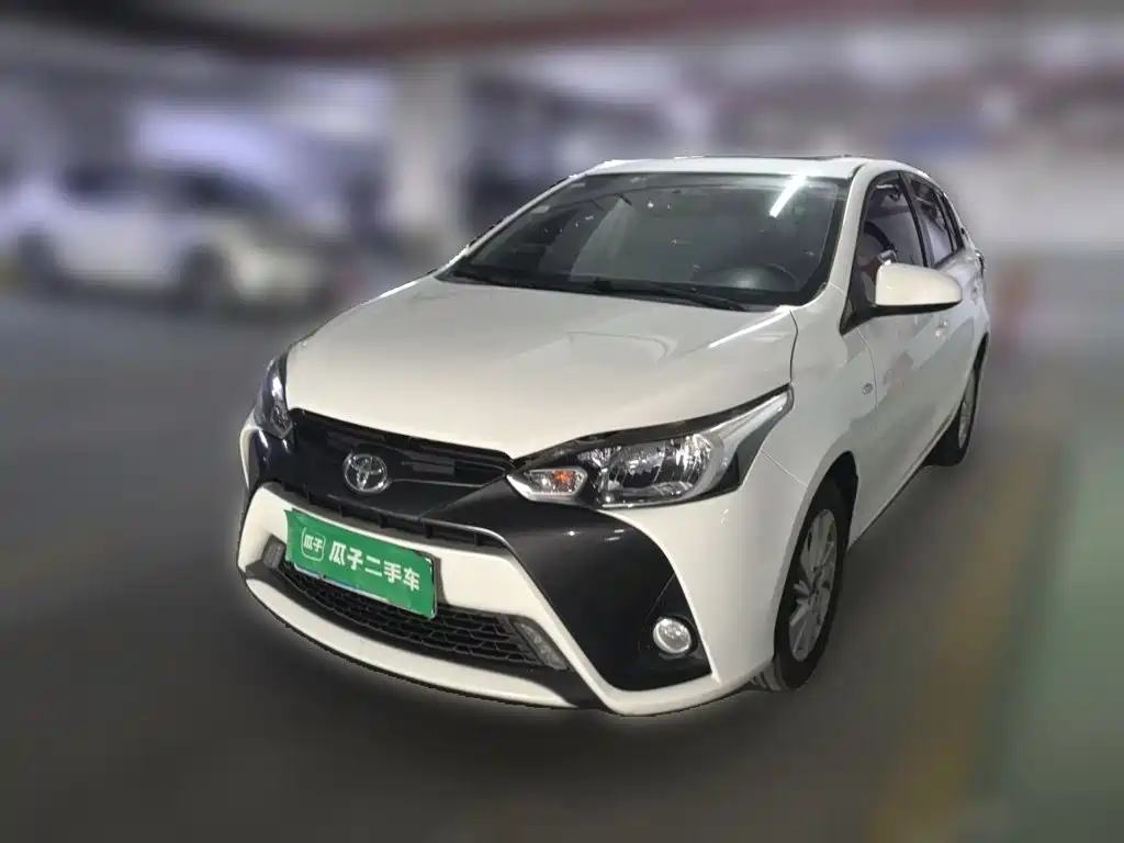 Toyota Yaris L — фото 2