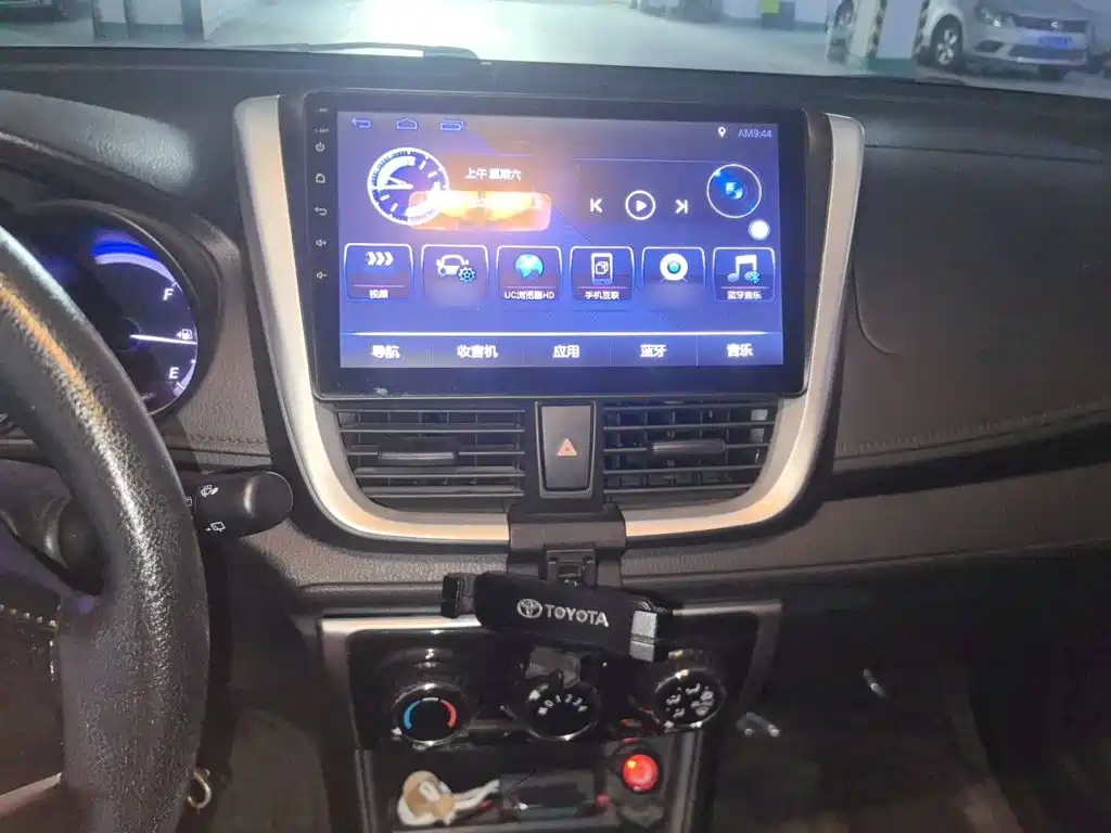 Toyota Yaris L — фото 6