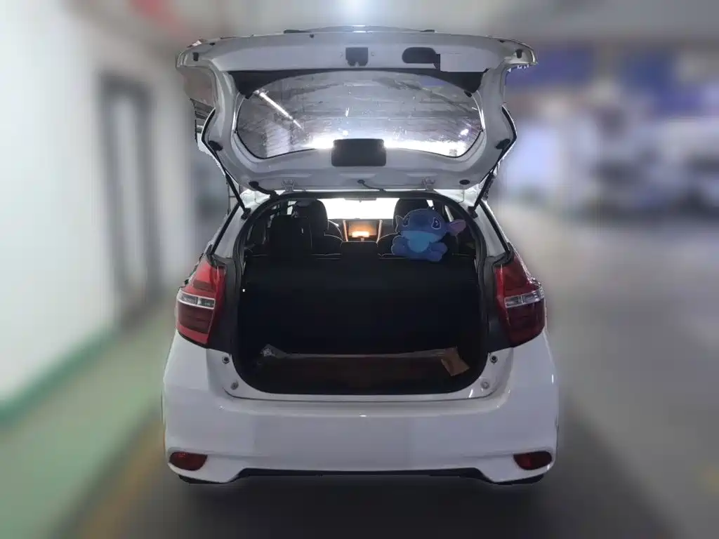 Toyota Yaris L — фото 10