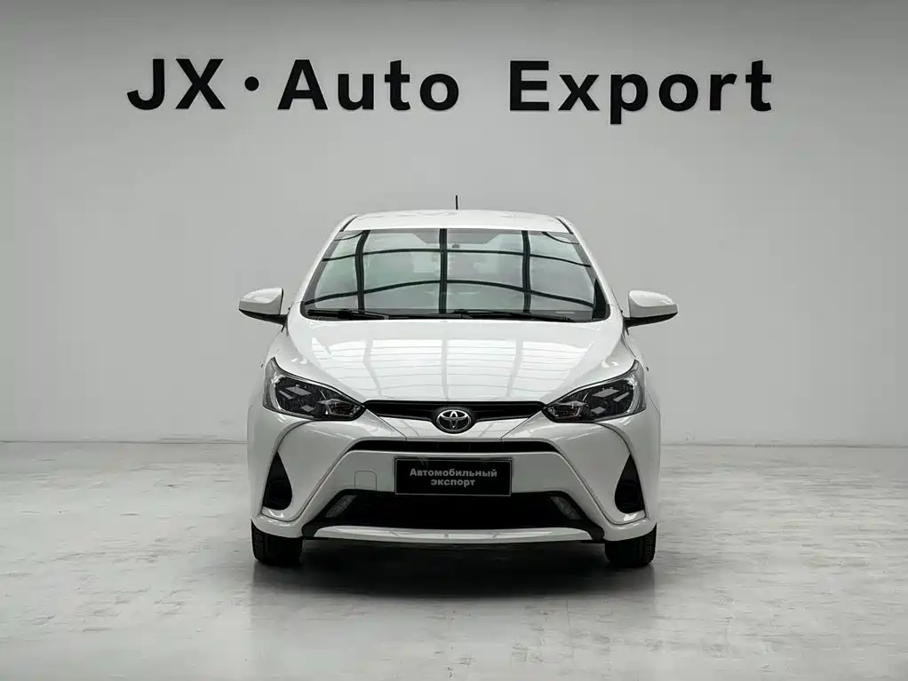 Toyota Yaris L — фото 2