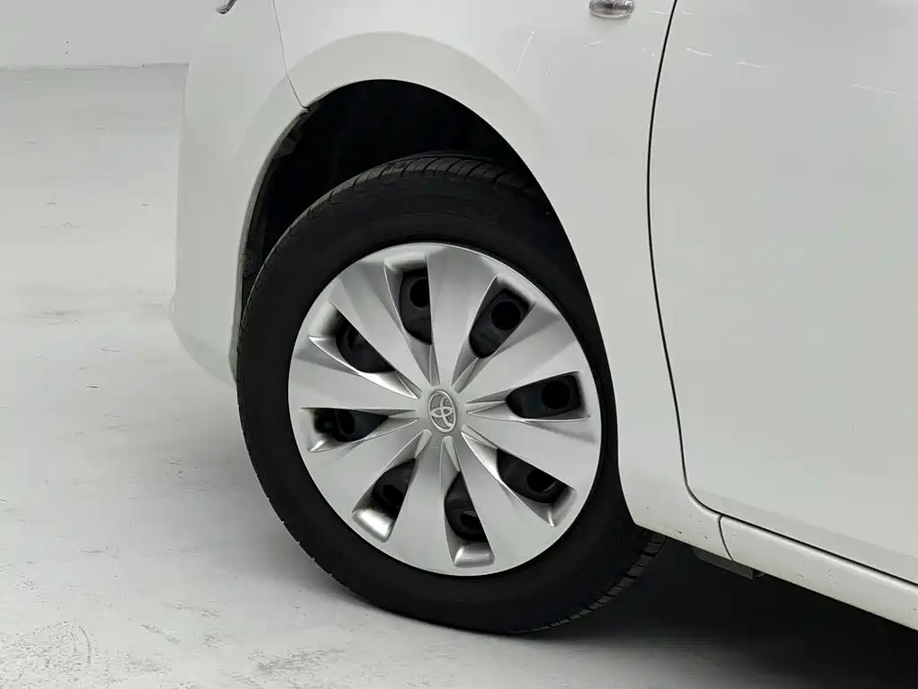 Toyota Yaris L — фото 13