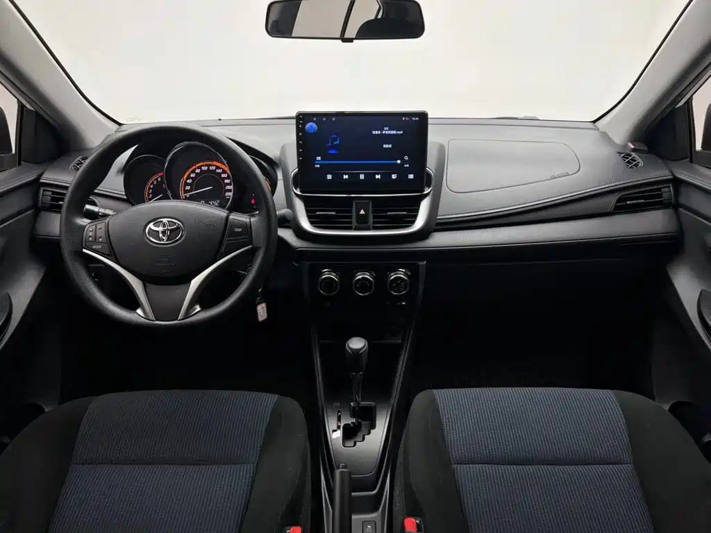 Toyota Yaris L — фото 18