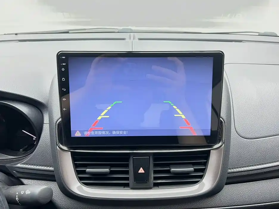 Toyota Yaris L — фото 22