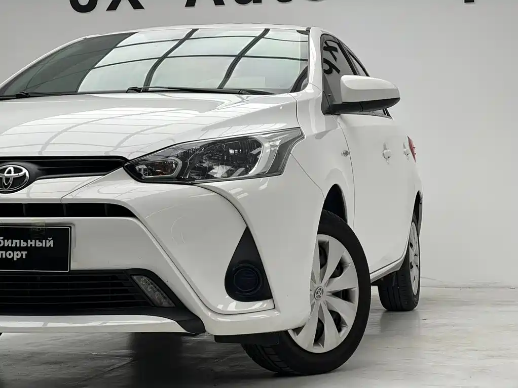 Toyota Yaris L — фото 4