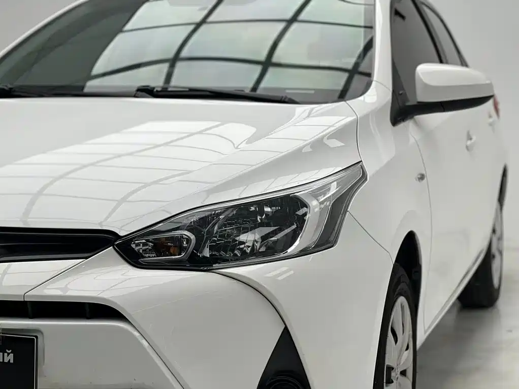 Toyota Yaris L — фото 5