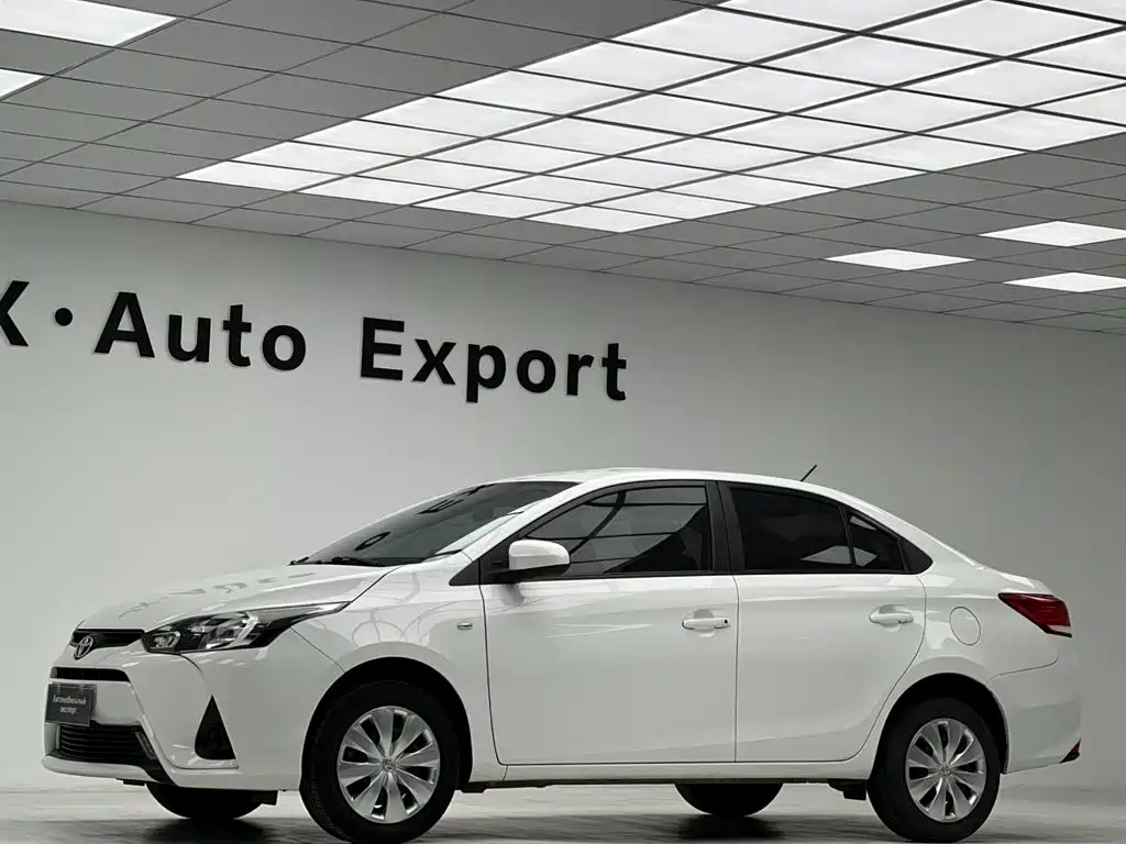 Toyota Yaris L — фото 10