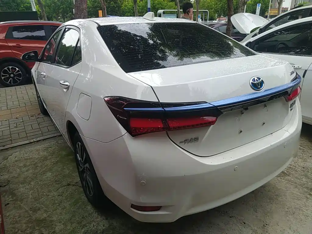 Toyota Corolla Hybrid — фото 5