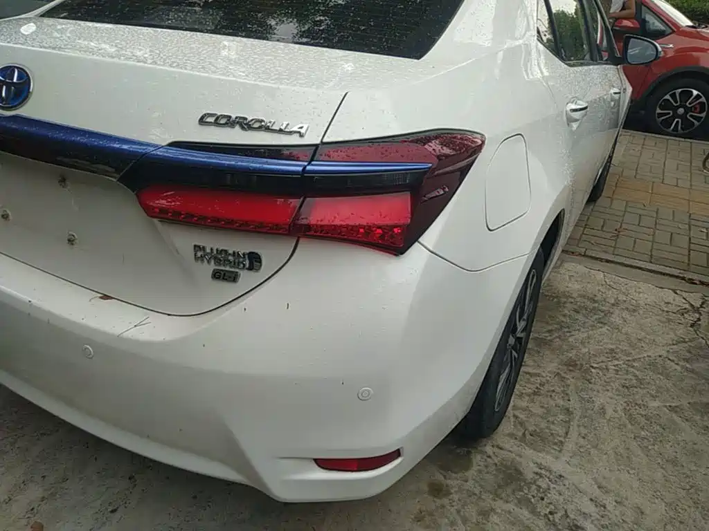 Toyota Corolla Hybrid — фото 8