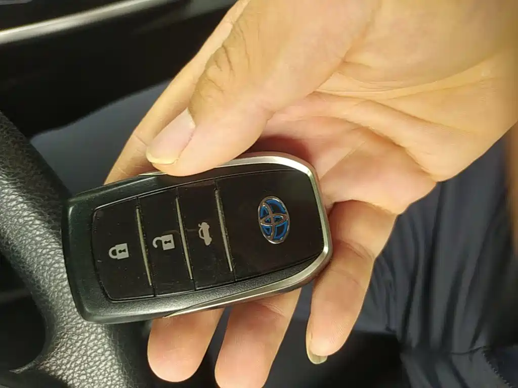 Toyota Corolla Hybrid — фото 9